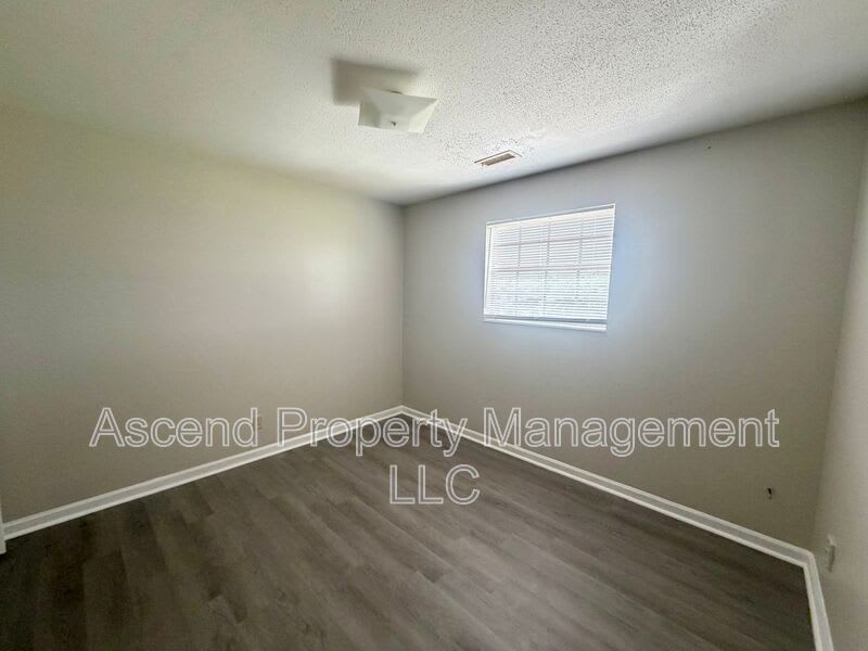582 Withrow Rd – photo 1