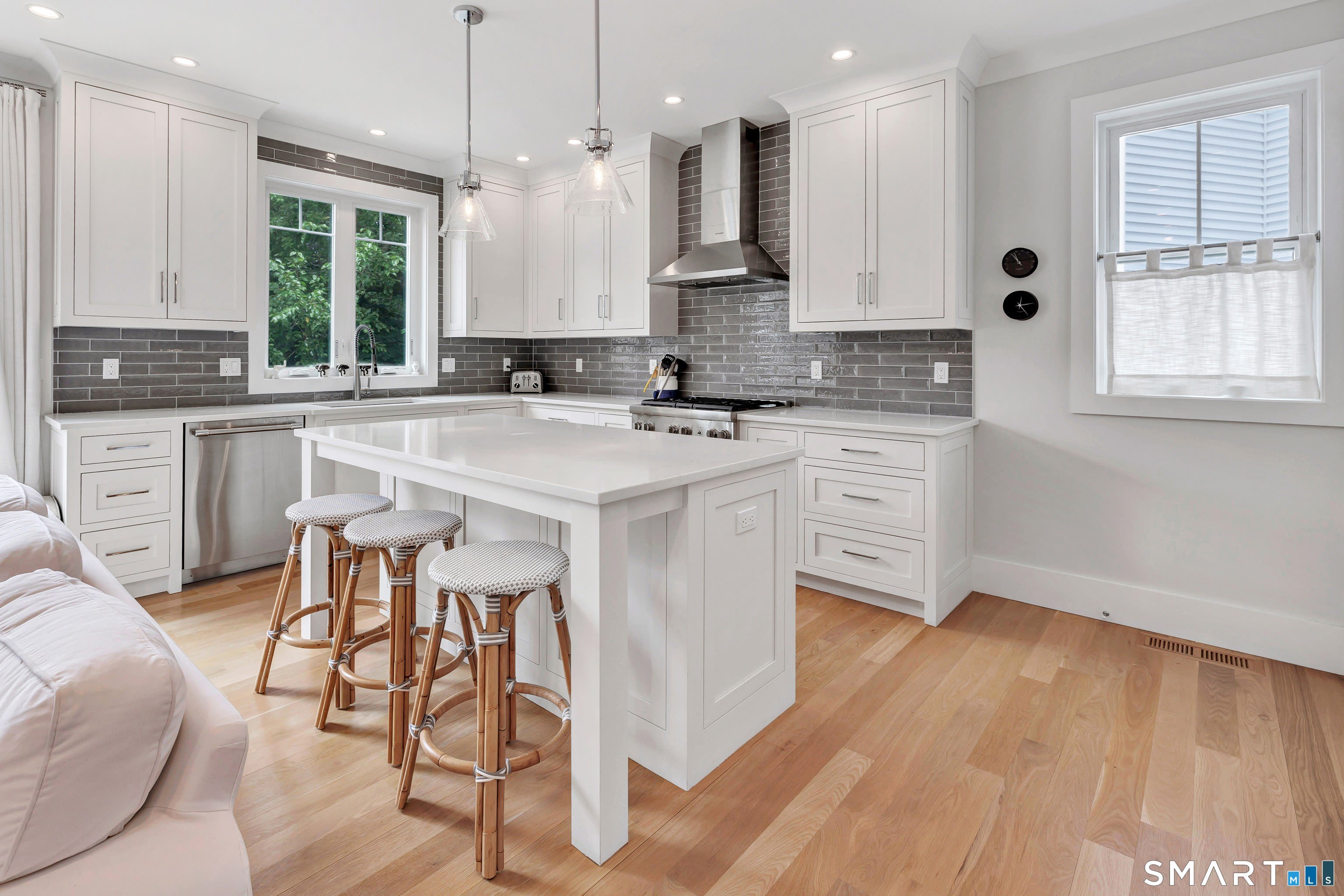 888 Oldfield Road – photo 5