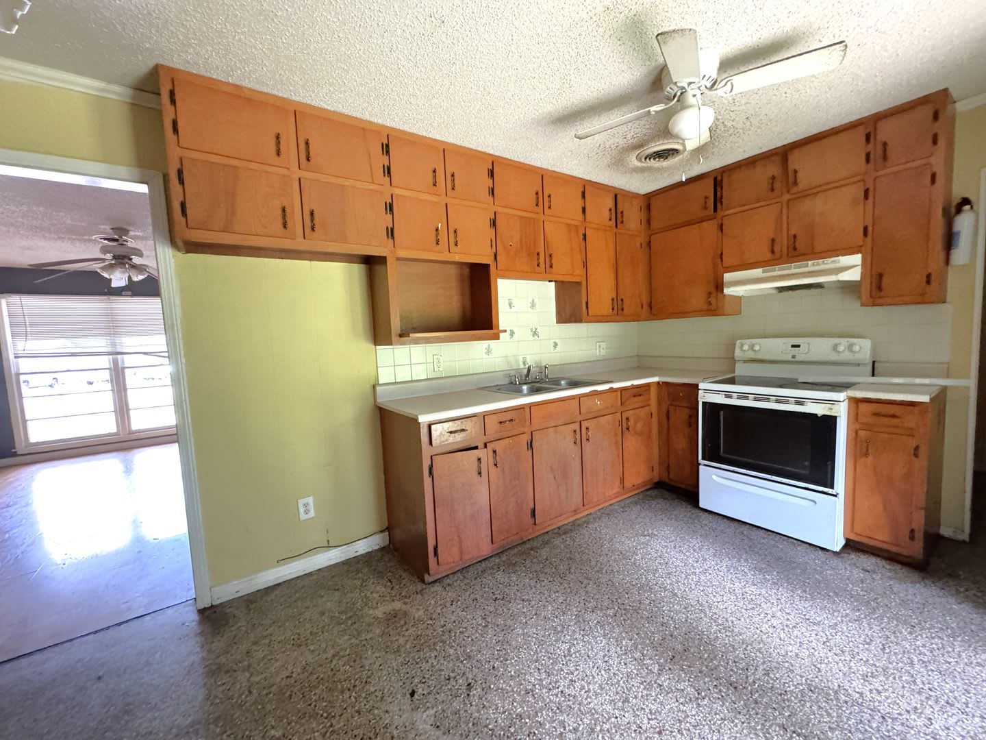 3/1.5 Brick Home in Greenwich Hills – photo 5