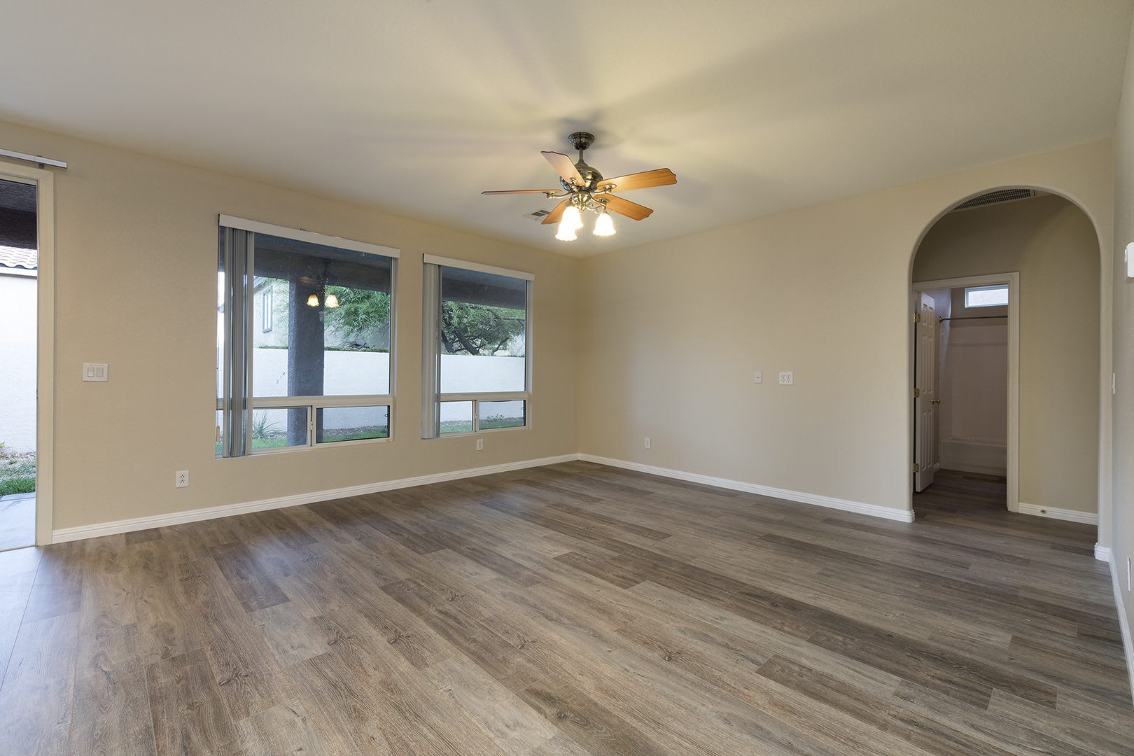 Summerlin Gated Community In The Paseos 4 Bedrooms Small Loft Den Office – photo 5