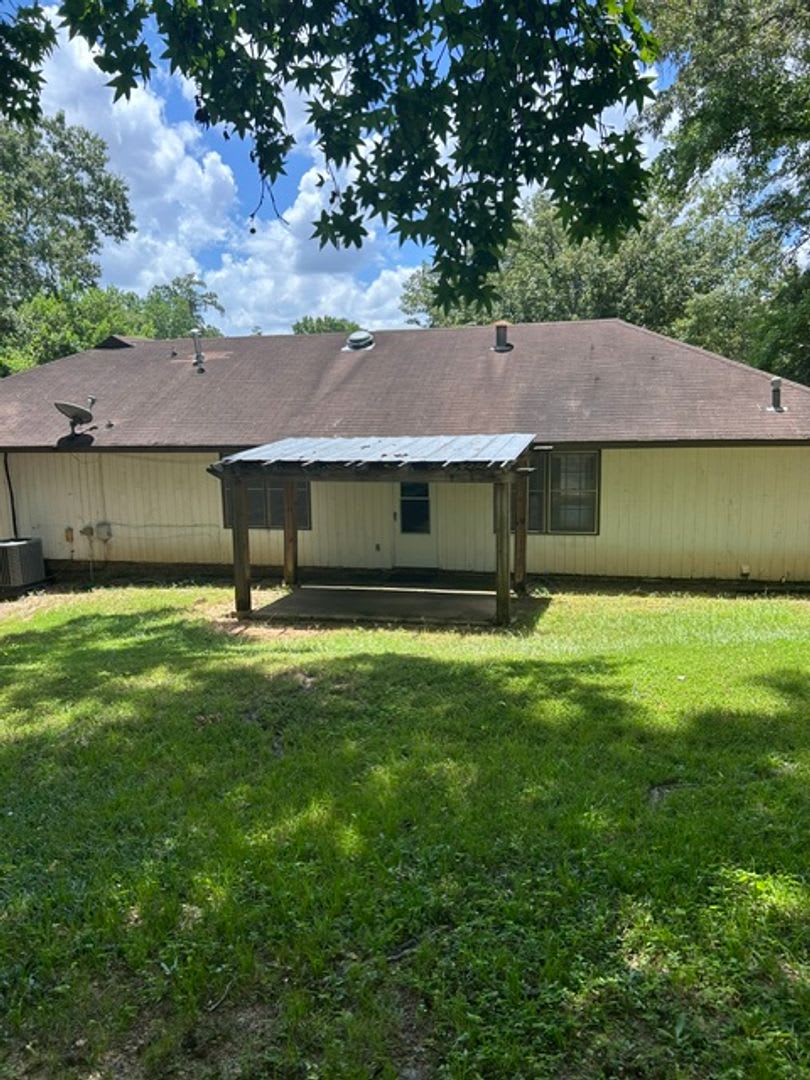 North Columbus 3 Br 2Ba Great Room And Fenced Yard – photo 2