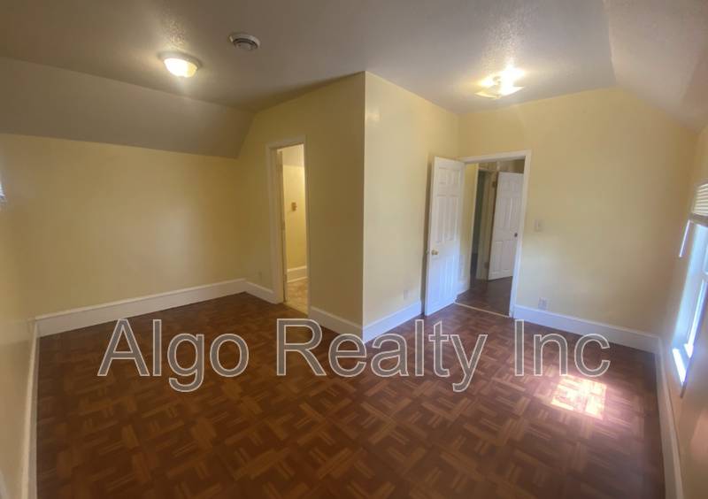 2117 Illion Ave N – photo 5