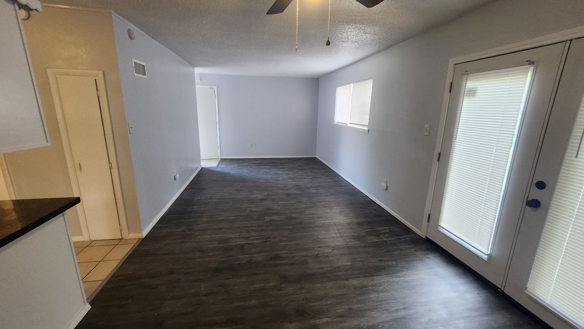 Very nice home located in the Eisenhower Village! NO PETS! – photo 5