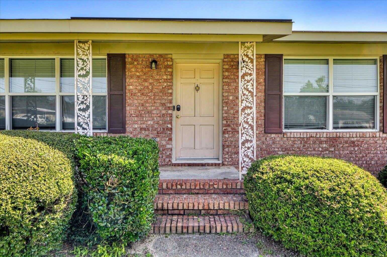 242 Maywood Drive – photo 2