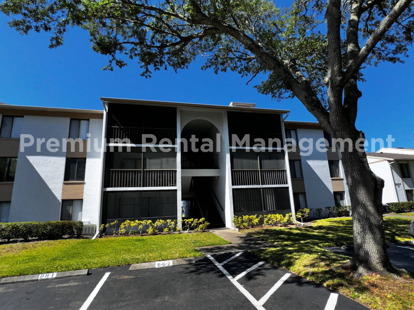 1 Bedroom 2nd Floor Condo in East Orlando with Laminate Flooring and Scenic Balcony View! – photo 1