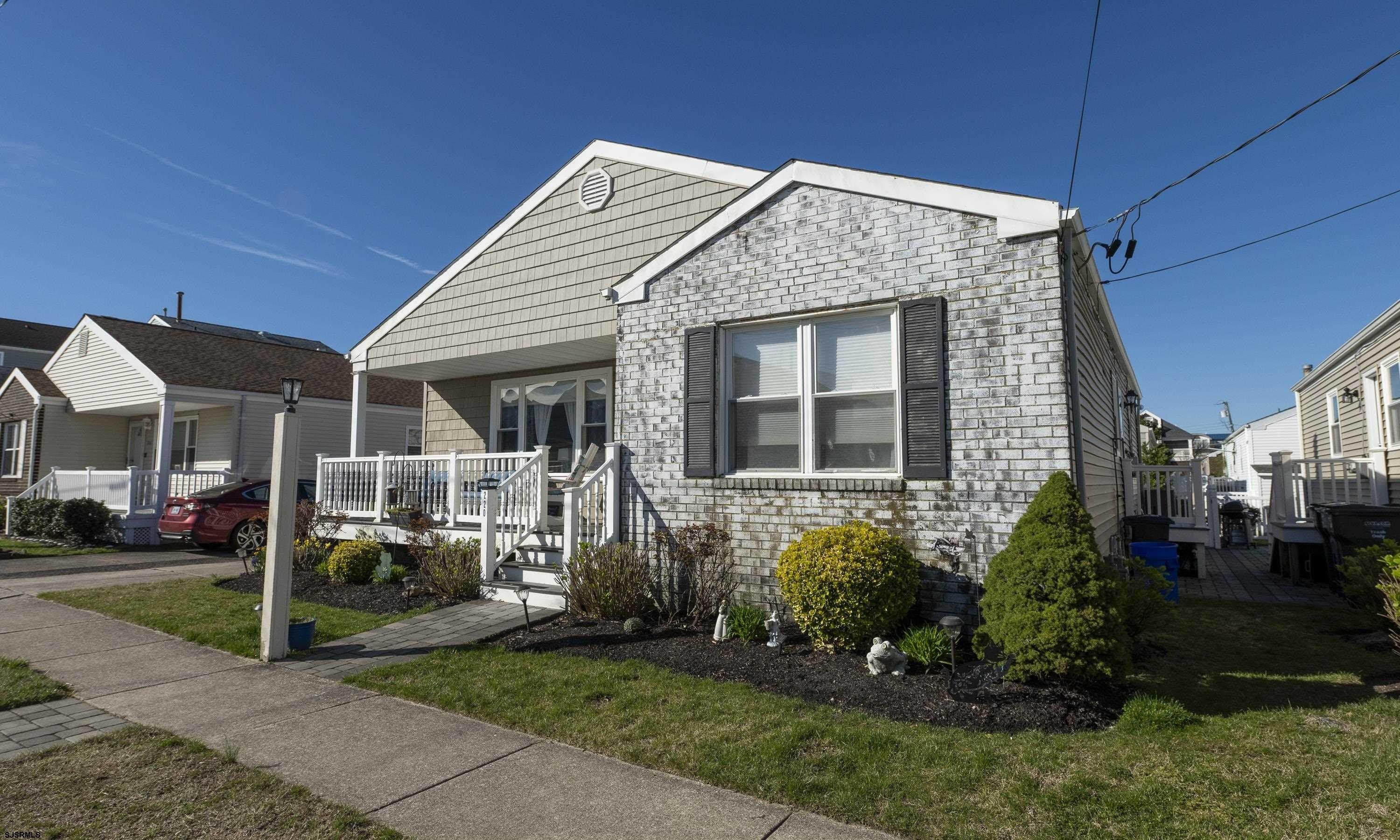 220 N 35th Ave – photo 1