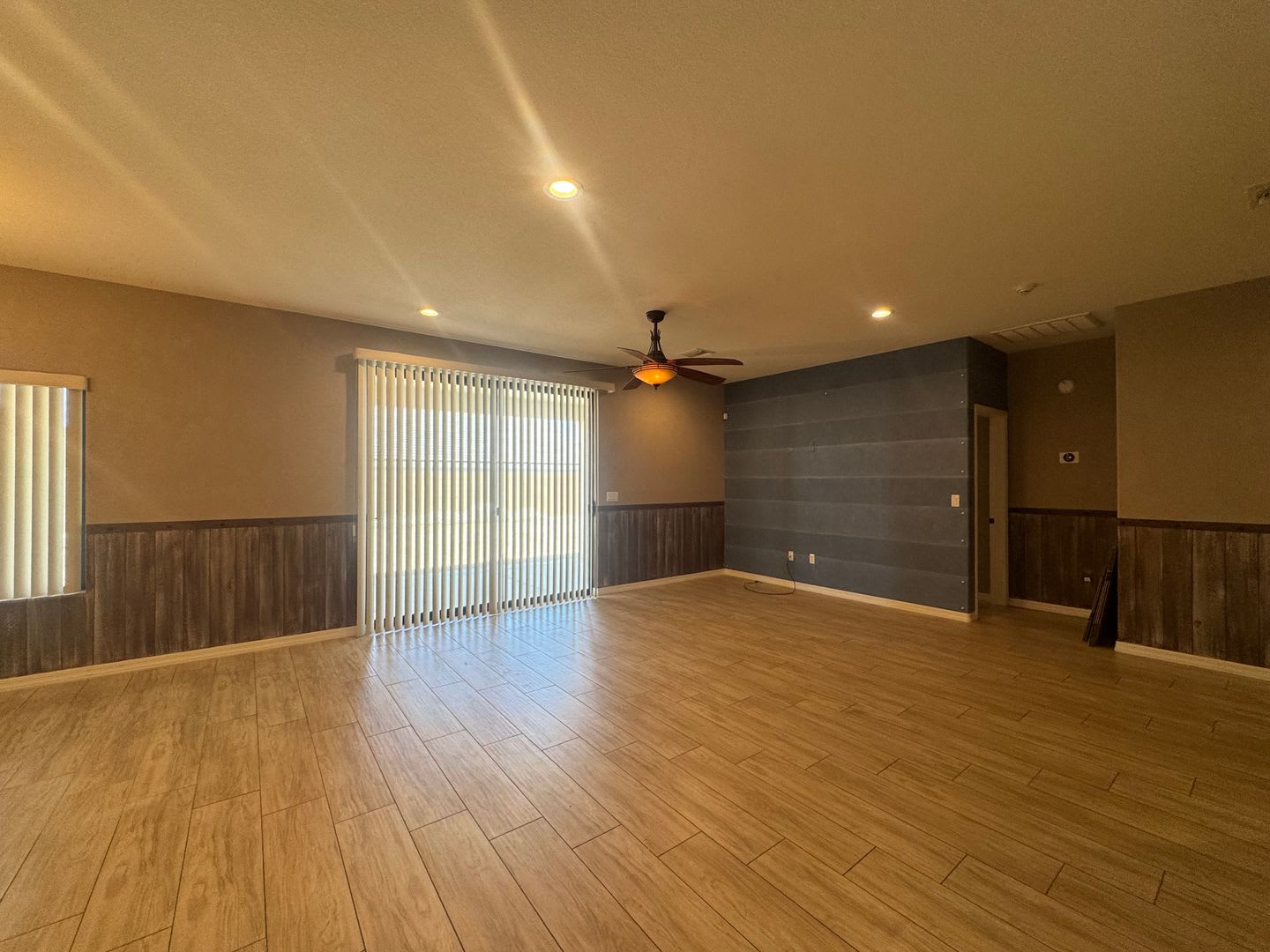 3-Bedroom Home with 50' RV Garage in Fort Mohave – photo 3