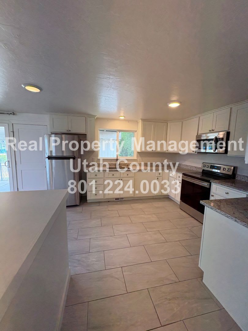 Home in Orem Next Door to Park – photo 3