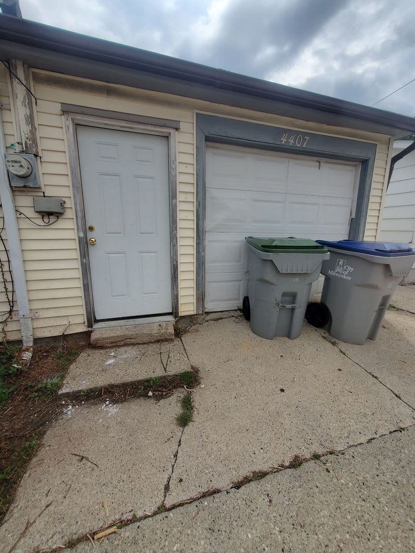2 Bedroom Single Family – photo 2