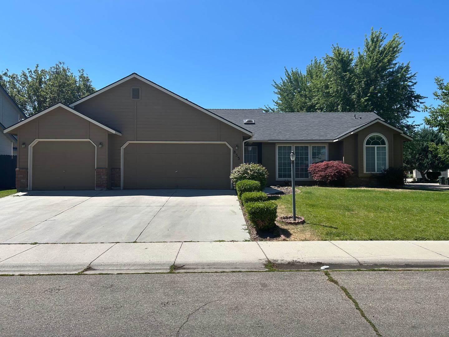 Spacious 3 Bedroom Home with Bonus Room on a Corner Lot with 3 Car Garage – photo 1