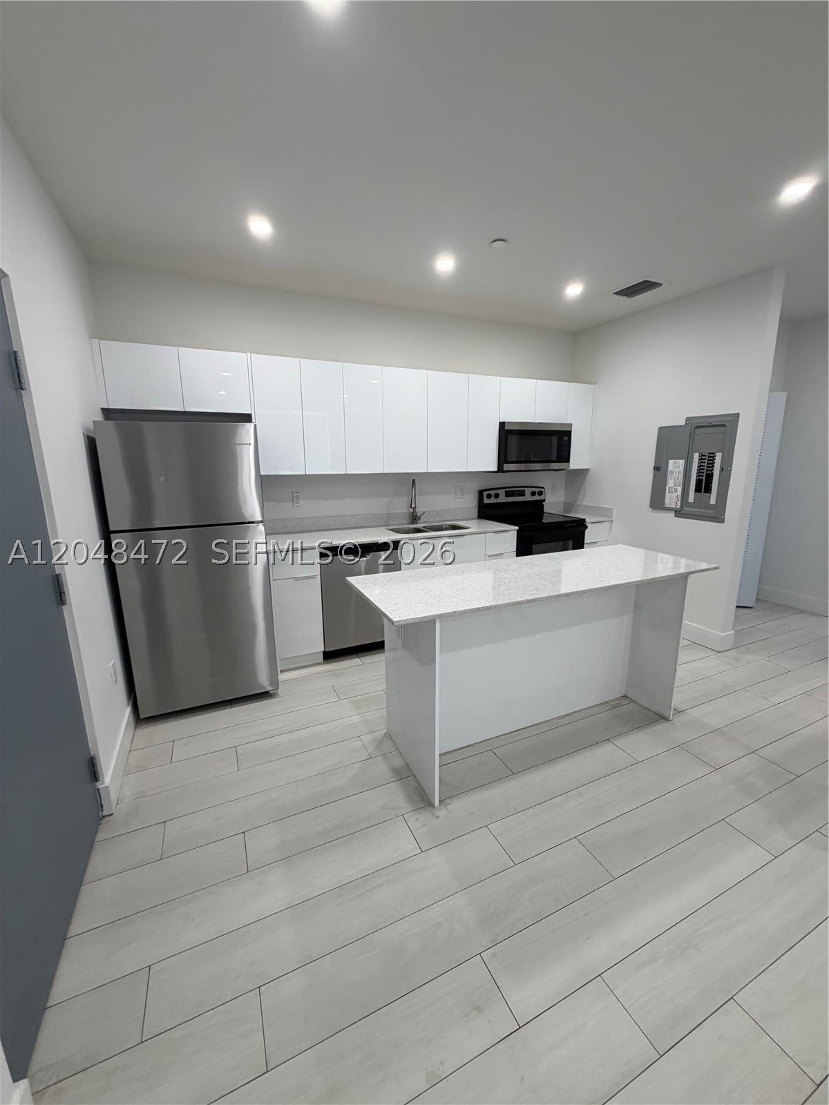 879 E 24Th St – photo 3