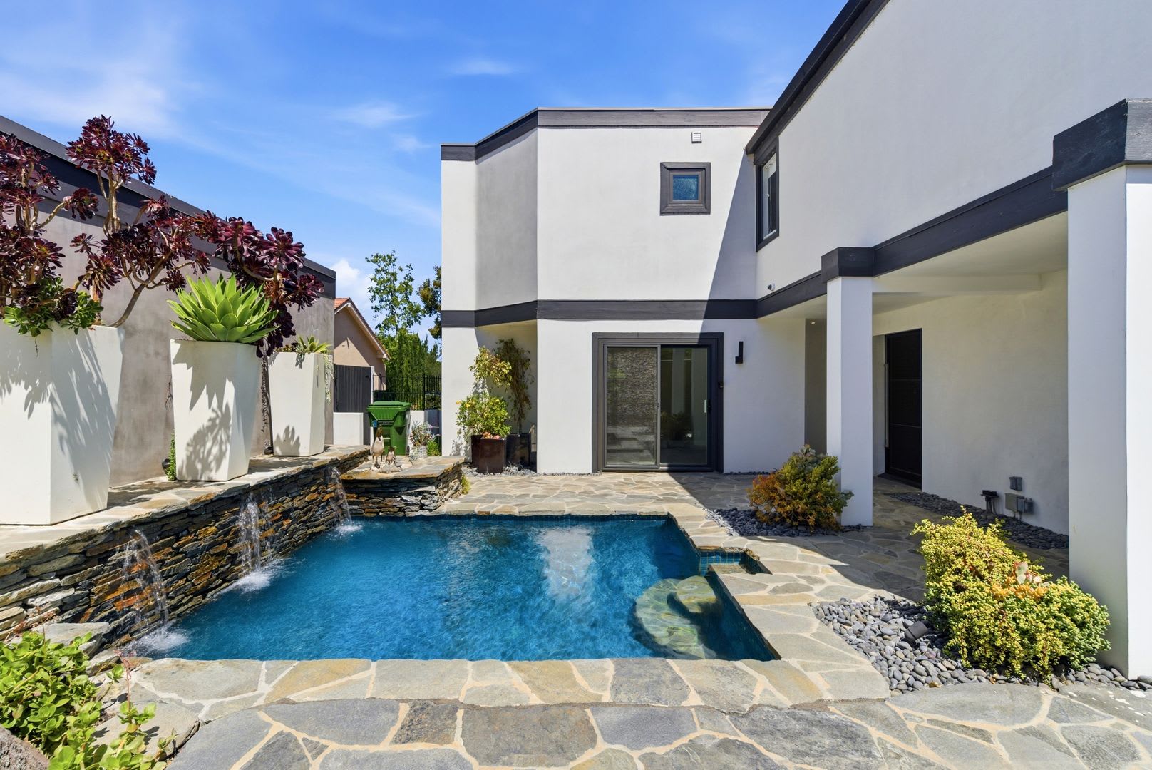 Luxury waterfront living in Calabasas – photo 5