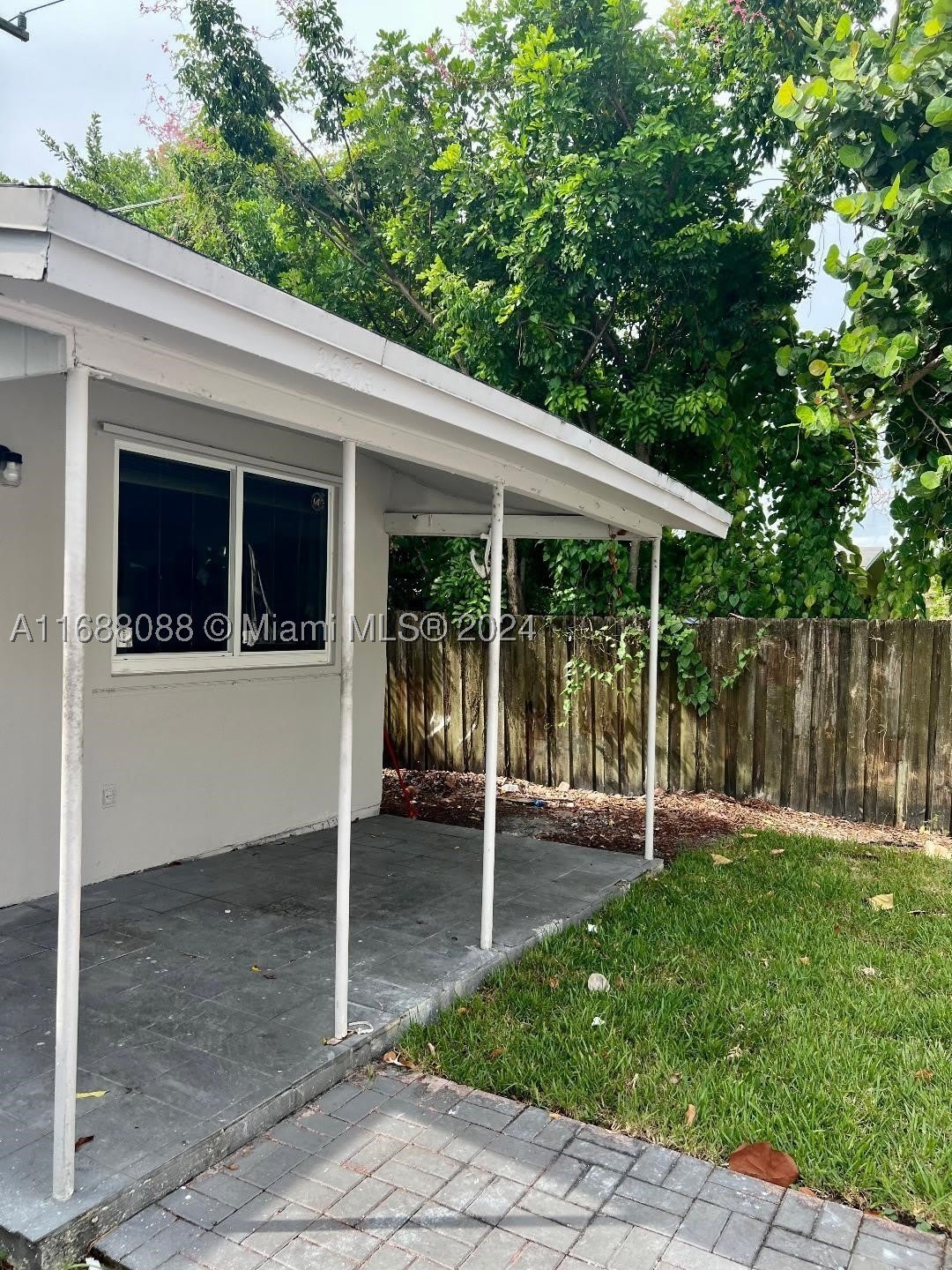 2419 Lincoln St – photo 2