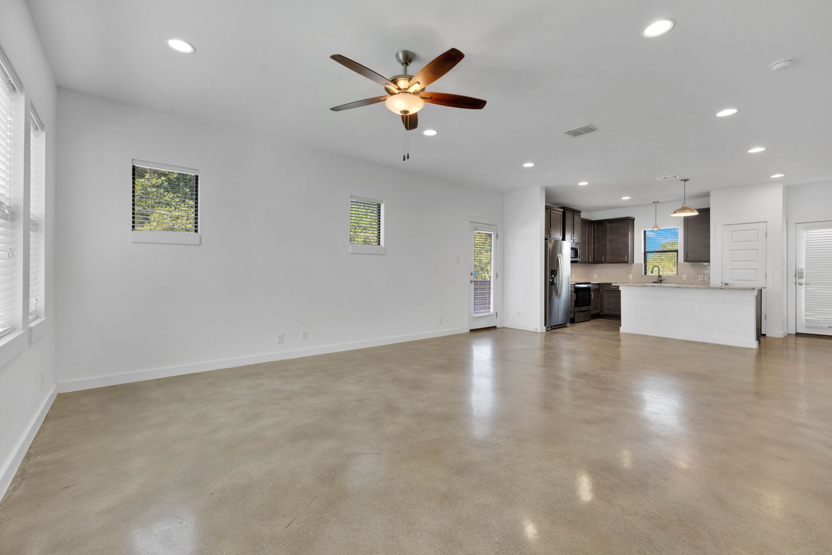 2 Bed / 2.5 Bath Home Available in Dignowity Hill Historic District – photo 4