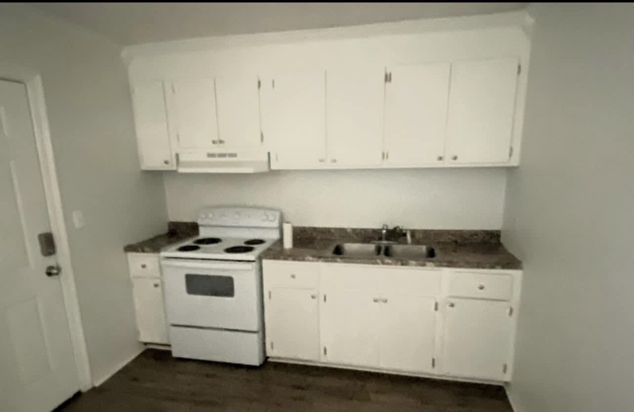 608 E 15th St – photo 3
