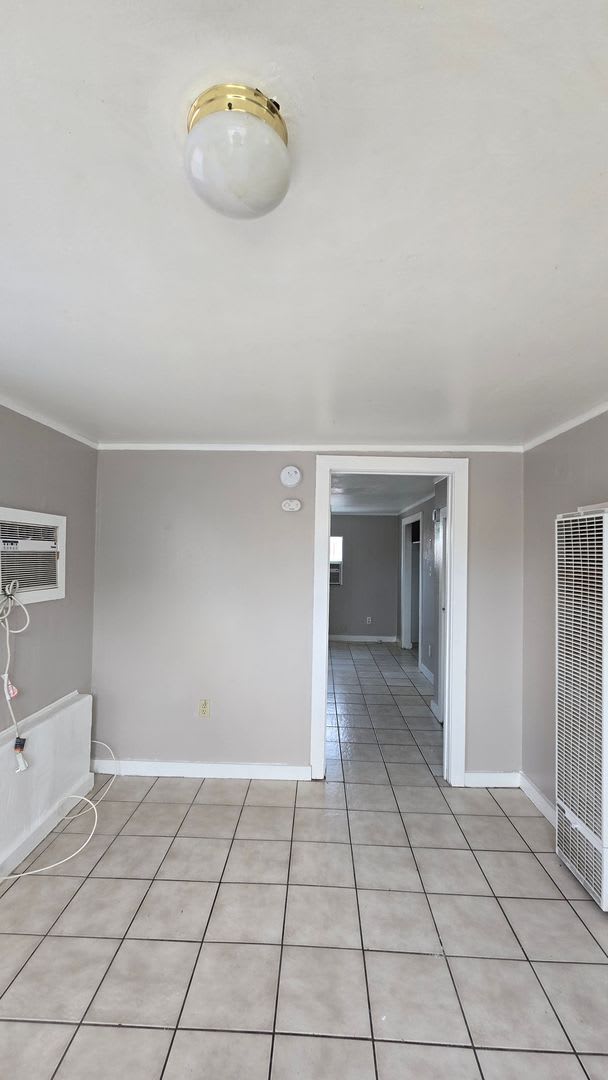 216 1/2 E. Warren Ave. – photo 5