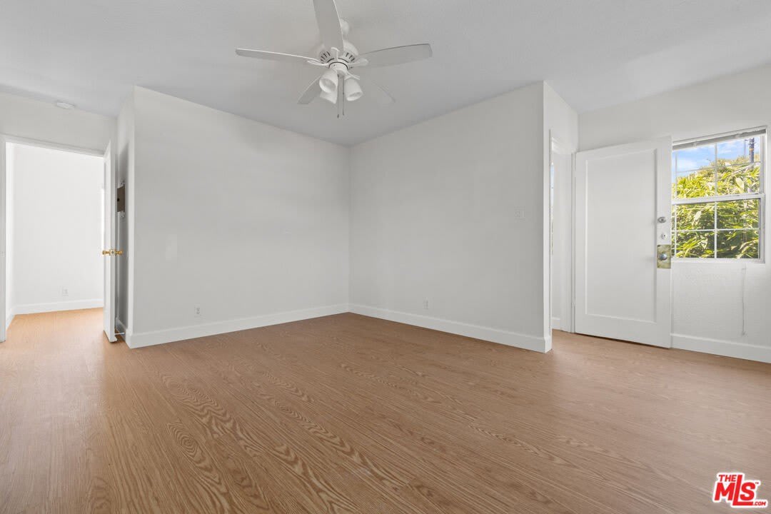 2528 1/2 Military Ave – photo 4