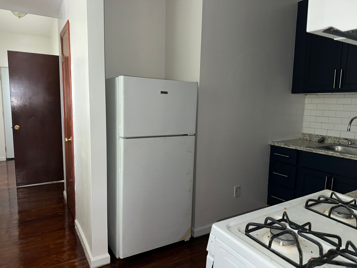 Beautifully Renovated Home Corner House Central Air Available Now – photo 5
