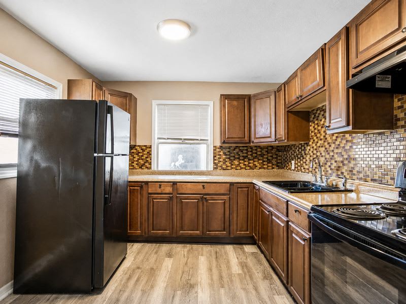 2552 27th Avenue North – photo 4