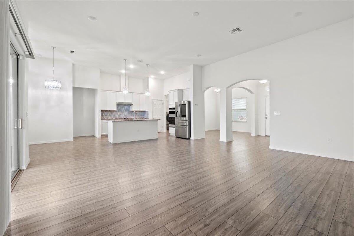 2661 SW Import Drive – photo 3