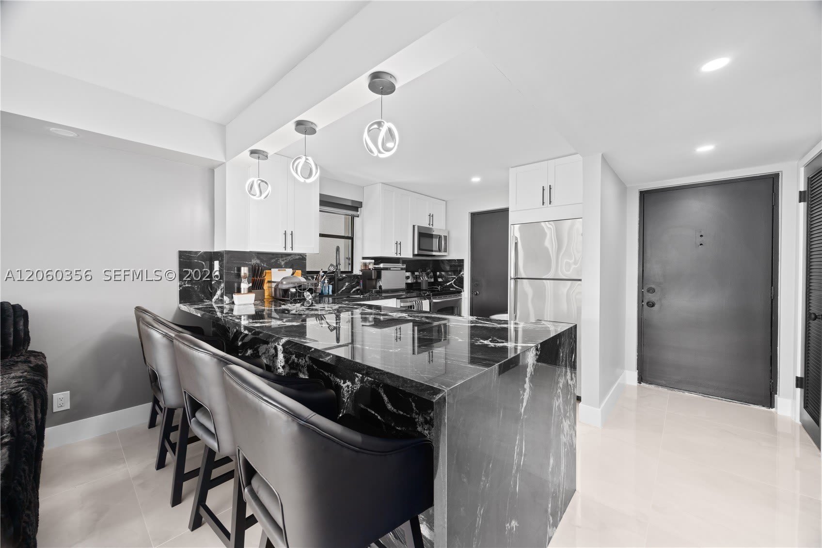 2302 S Cypress Bend Dr – photo 1