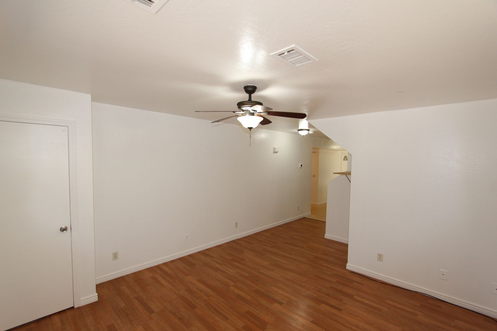 4 Bedroom Townhome With Fenced Backyard Main Level Bedroom – photo 4
