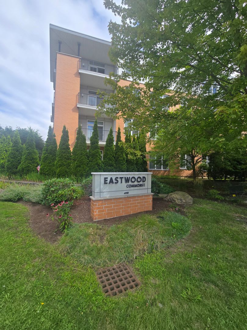 Large updated South Burlington 1 Bedroom Condo – photo 2