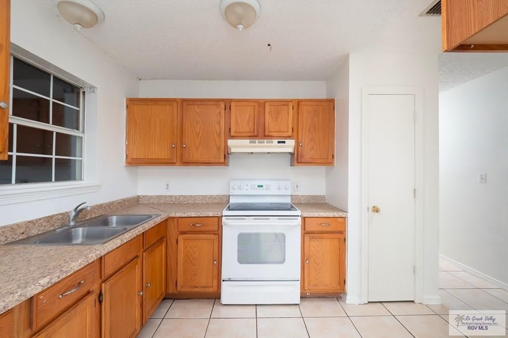 2111 EL ARROYO ST. – photo 5