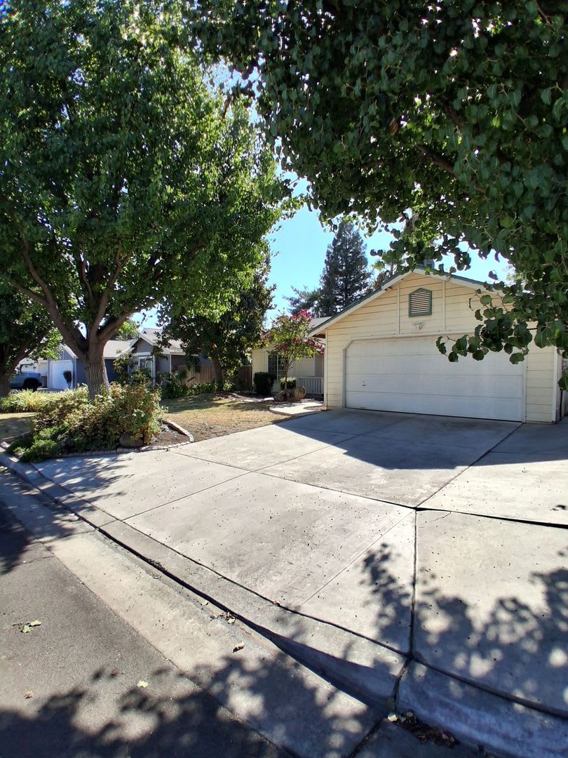 Well Maintained 3-bedroom, 2-bath Home in Fresno, CA! – photo 4