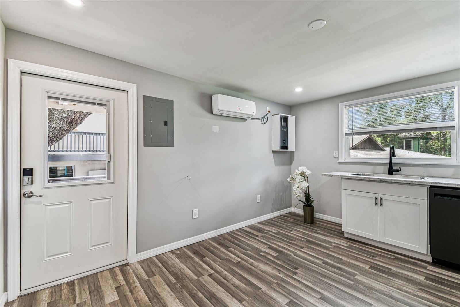 1006 E 26TH Avenue – photo 2