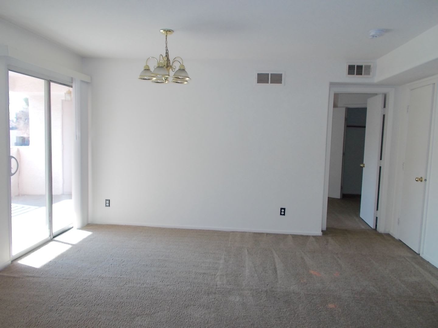 Charming 2 Bed / 2 Bath Condo with Fireplace & Balcony – Prime Location! – photo 4