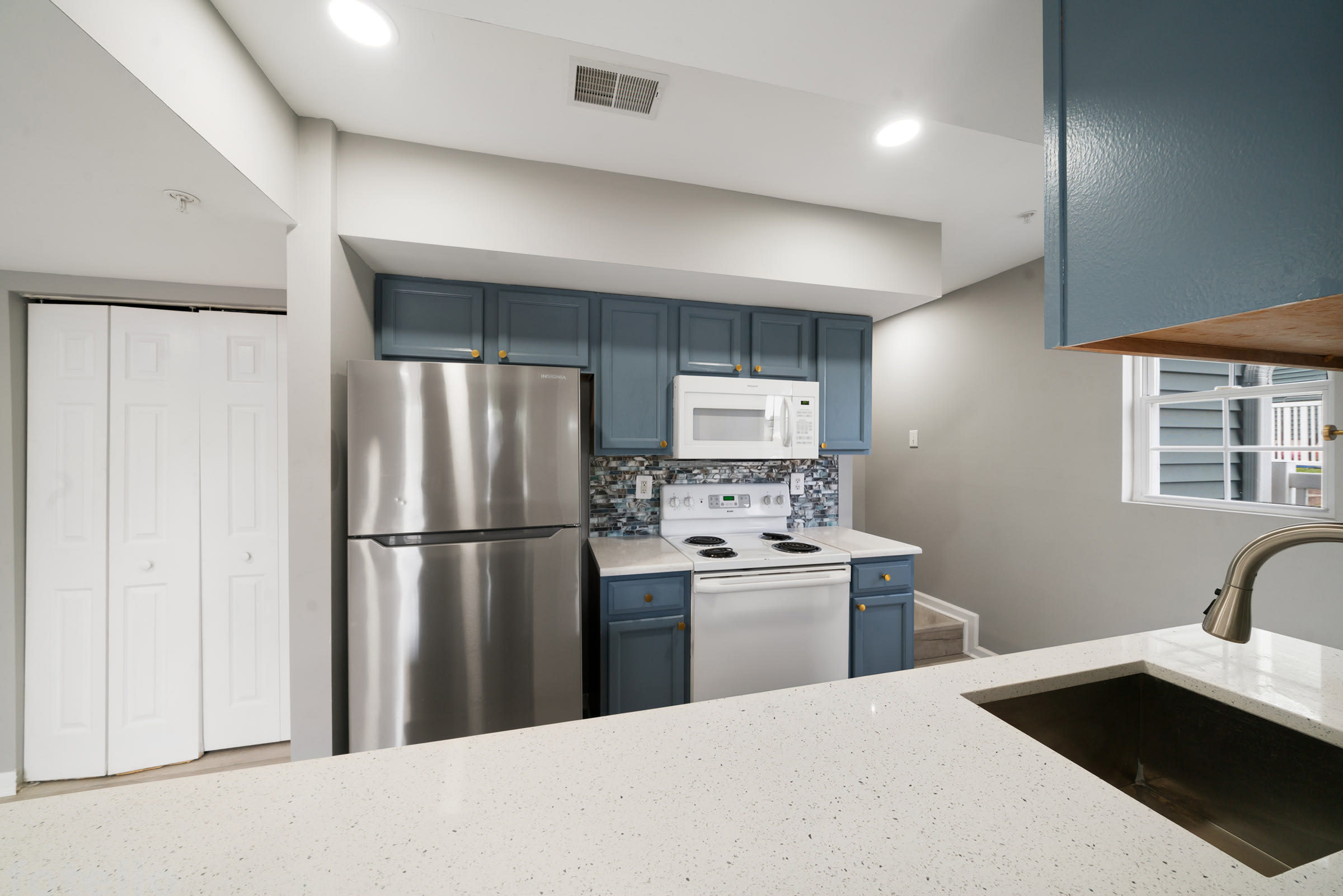 184 North Altamont Avenue – photo 5