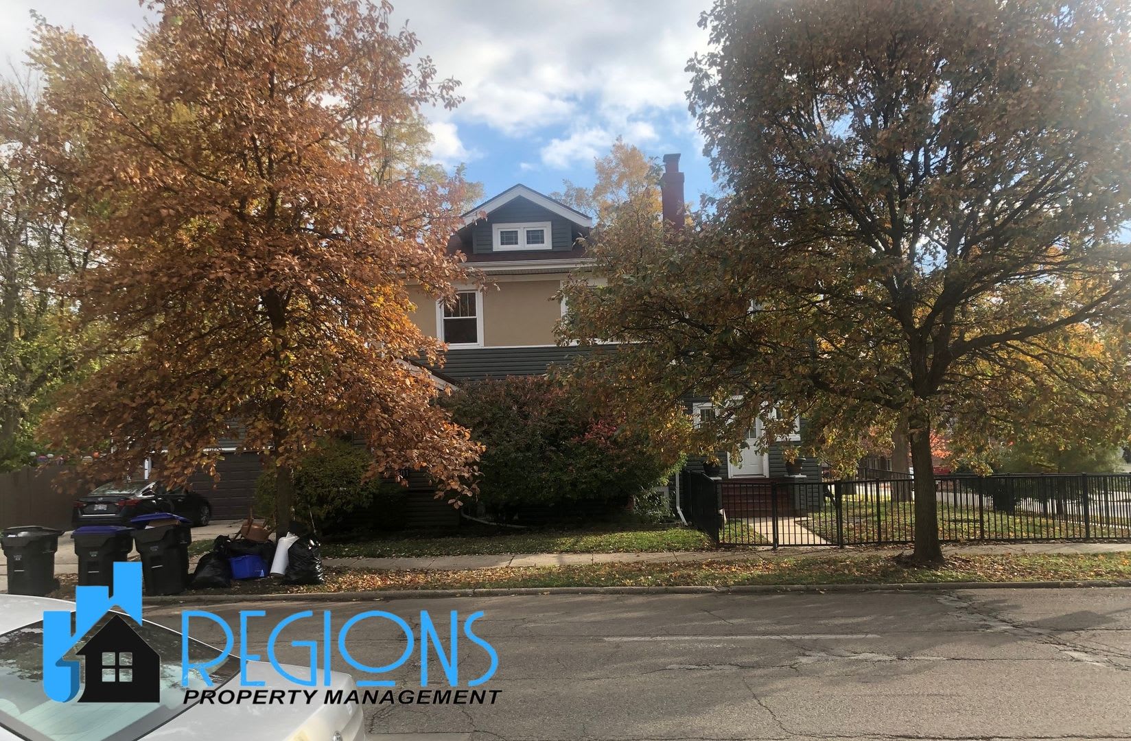 Beautiful 3BR 2 bath home in Bloomington, hardwood floors throughout, convenient location – photo 3