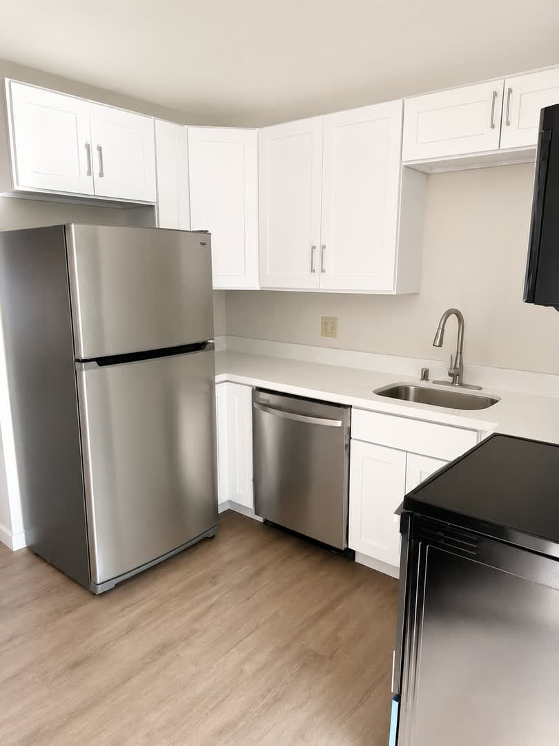 Bright 1 Bed 1 Bath Apartment For Rent In North Seattle Private Balcony Near Green Lake Northgate – photo 3