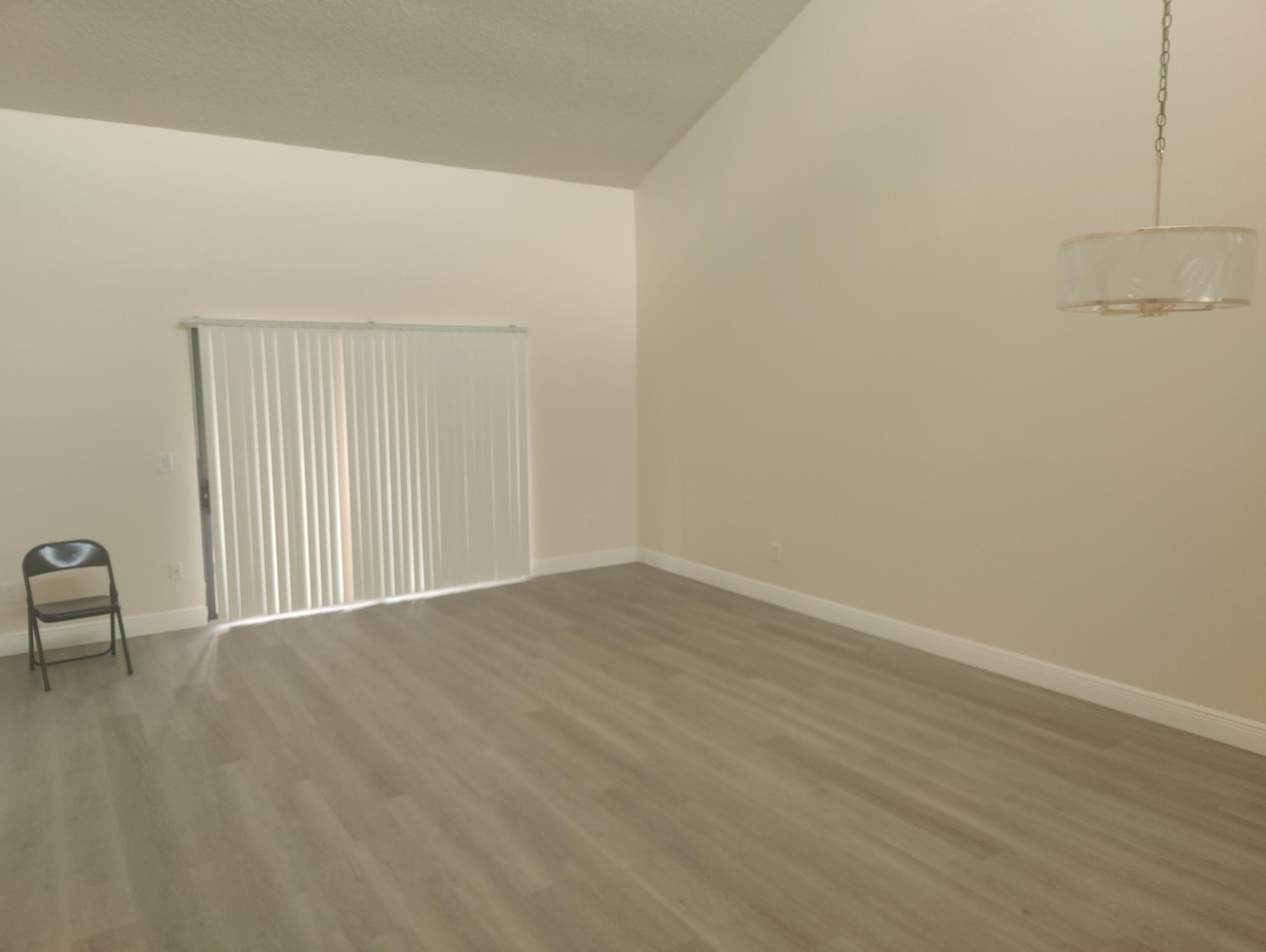 302 Lakeview Drive E – photo 4
