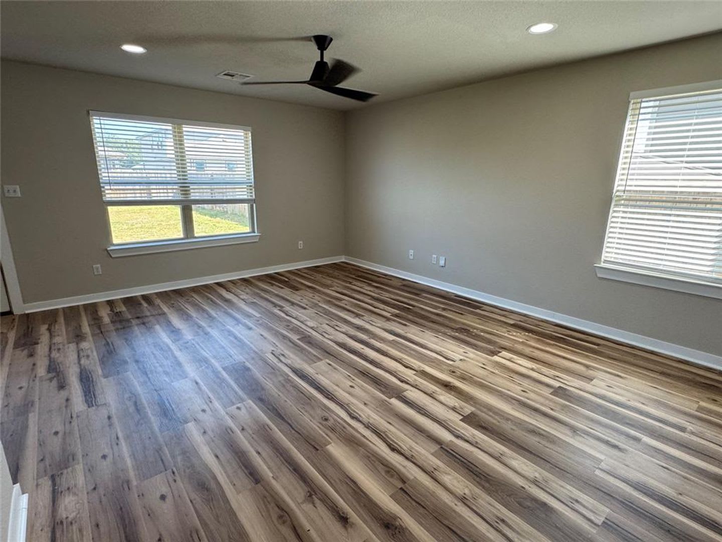 Comfort and Convenience AND Move-in Ready! – photo 4