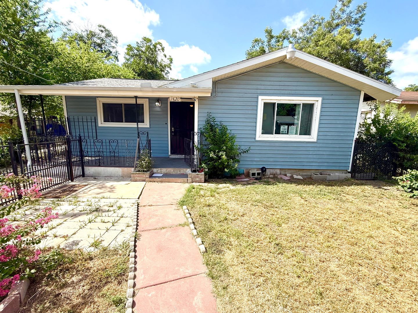 Charming 2-Bedroom Home with Flex Room & Gated Entry – photo 2