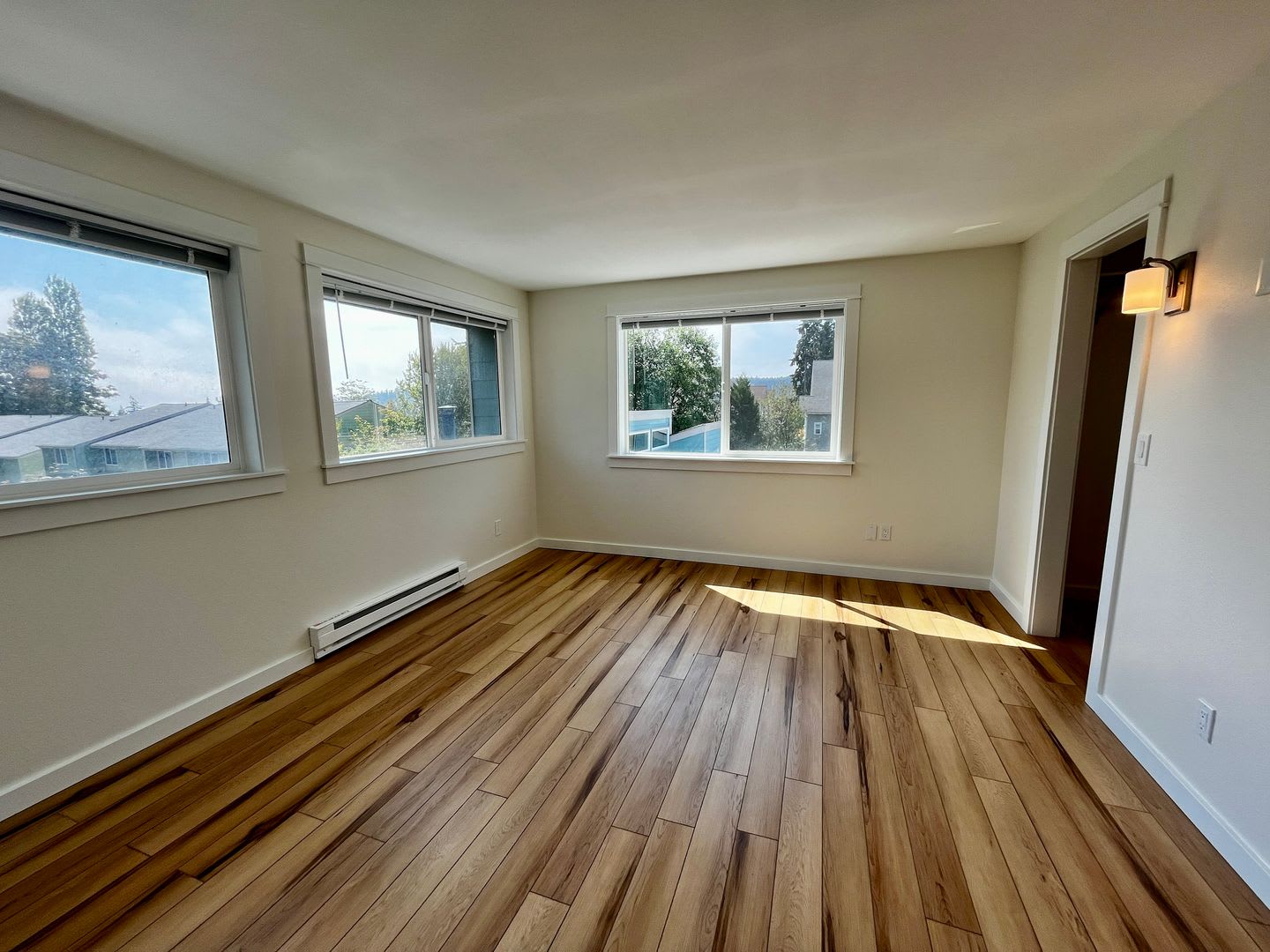 Adorable Condo Within Walking Distance to Winslow and Ferry – photo 2