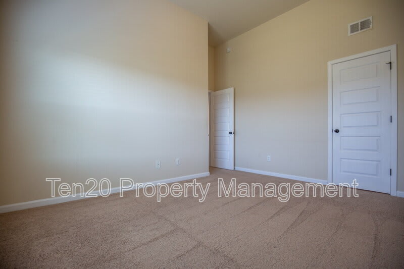 24 Sword Street – photo 5