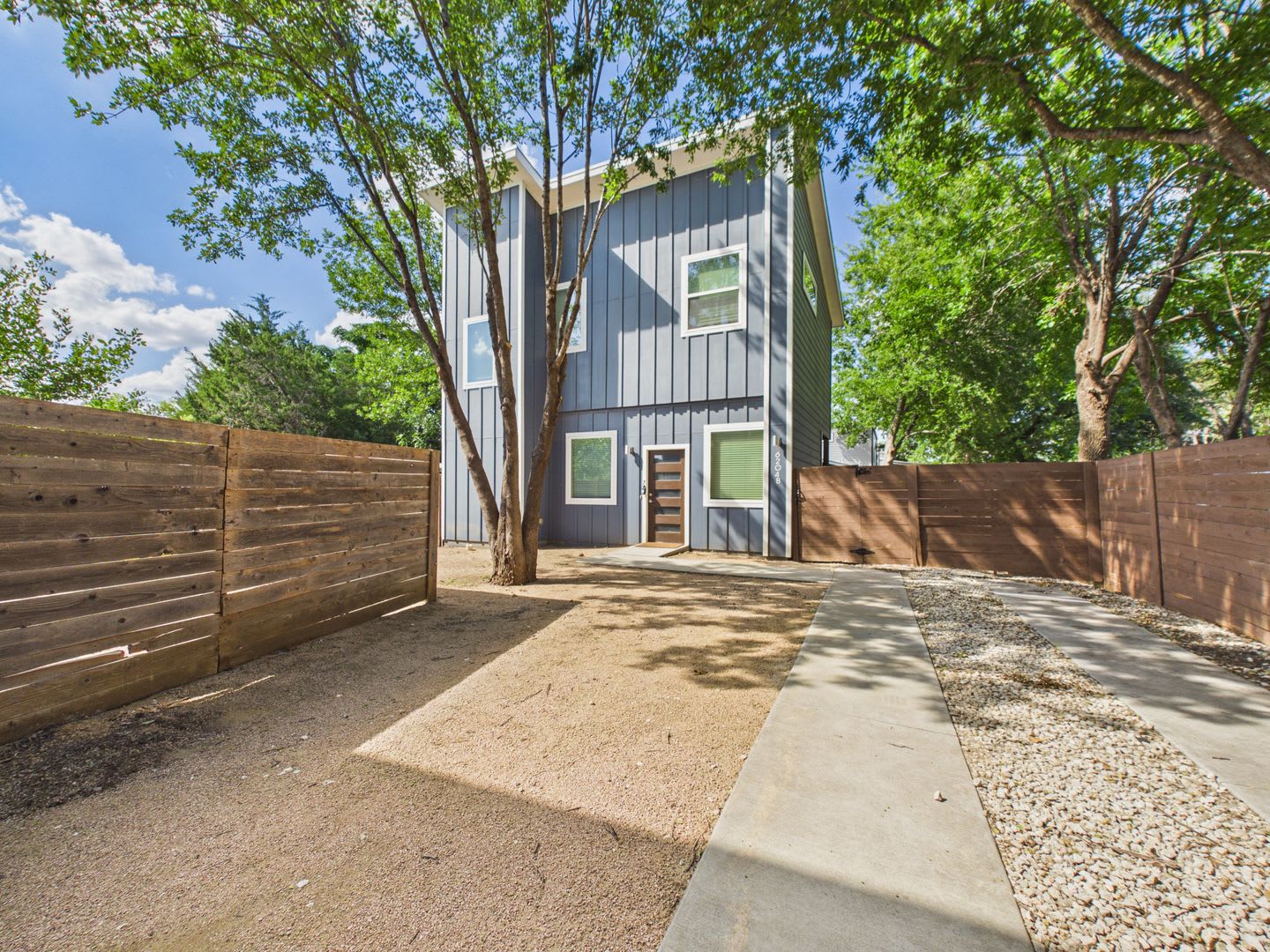 East Riverside near parks – photo 2