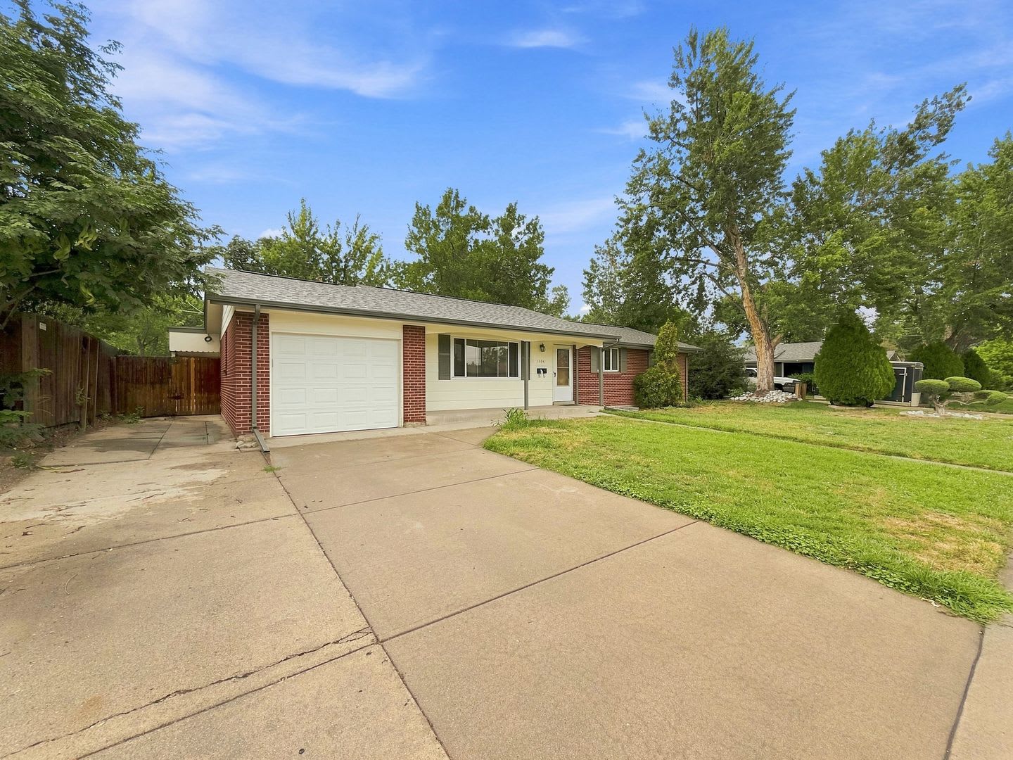Large Arvada House With Yard – photo 2