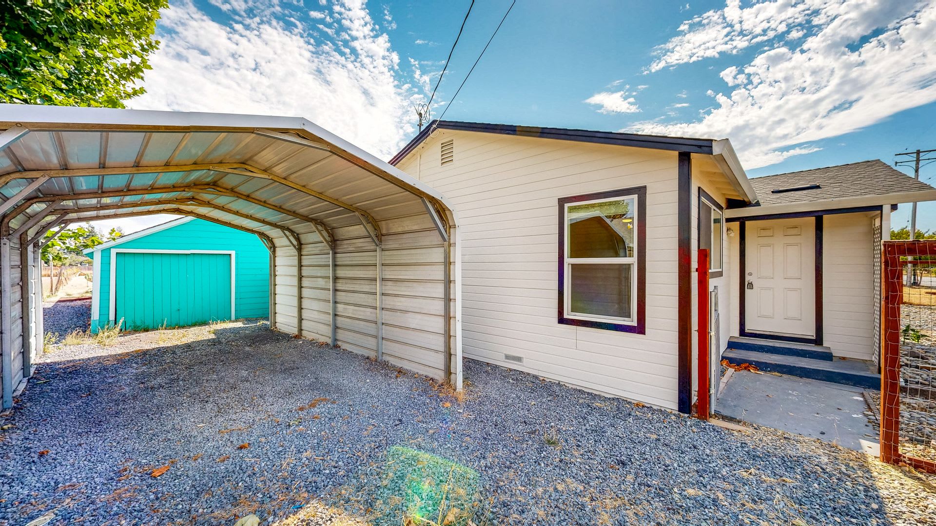 Fully remodeled 2 bedroom 1 bath with TWO BONUS ROOMS & Plenty of Outdoor Space! – photo 2