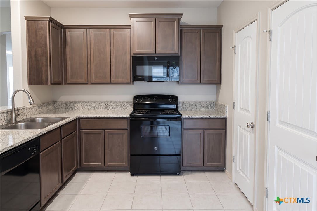 1705 Montell Street – photo 5