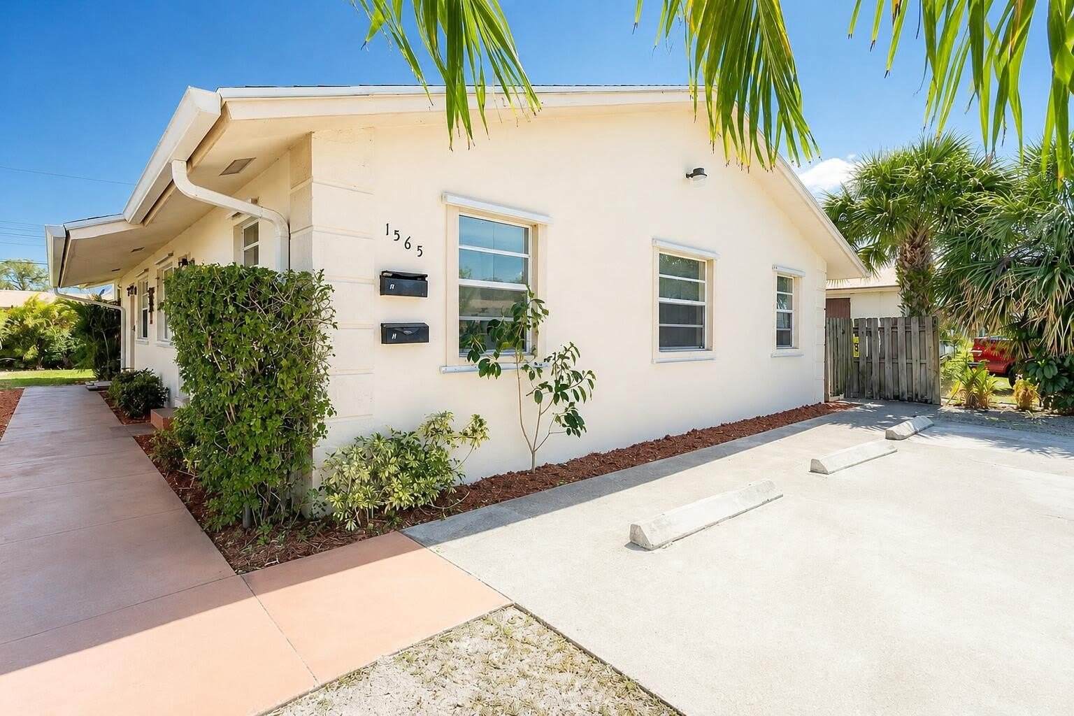 1565 W 28Th Street – photo 5