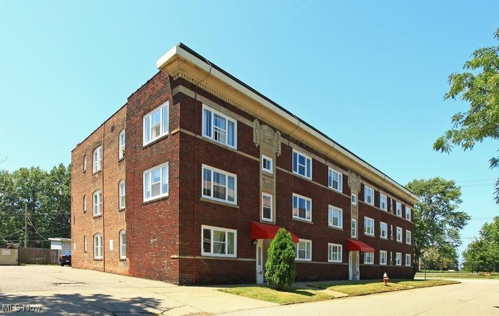 14236 Lakeshore Boulevard – photo 1