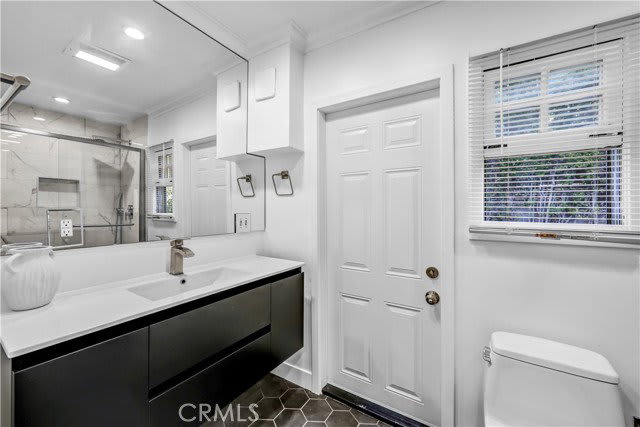 725 North Doheny Drive – photo 3