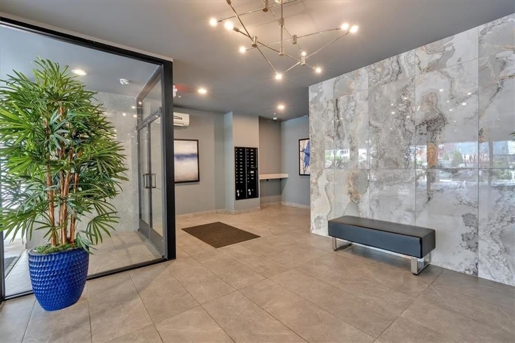 6890 Peachtree Dunwoody Road – photo 4