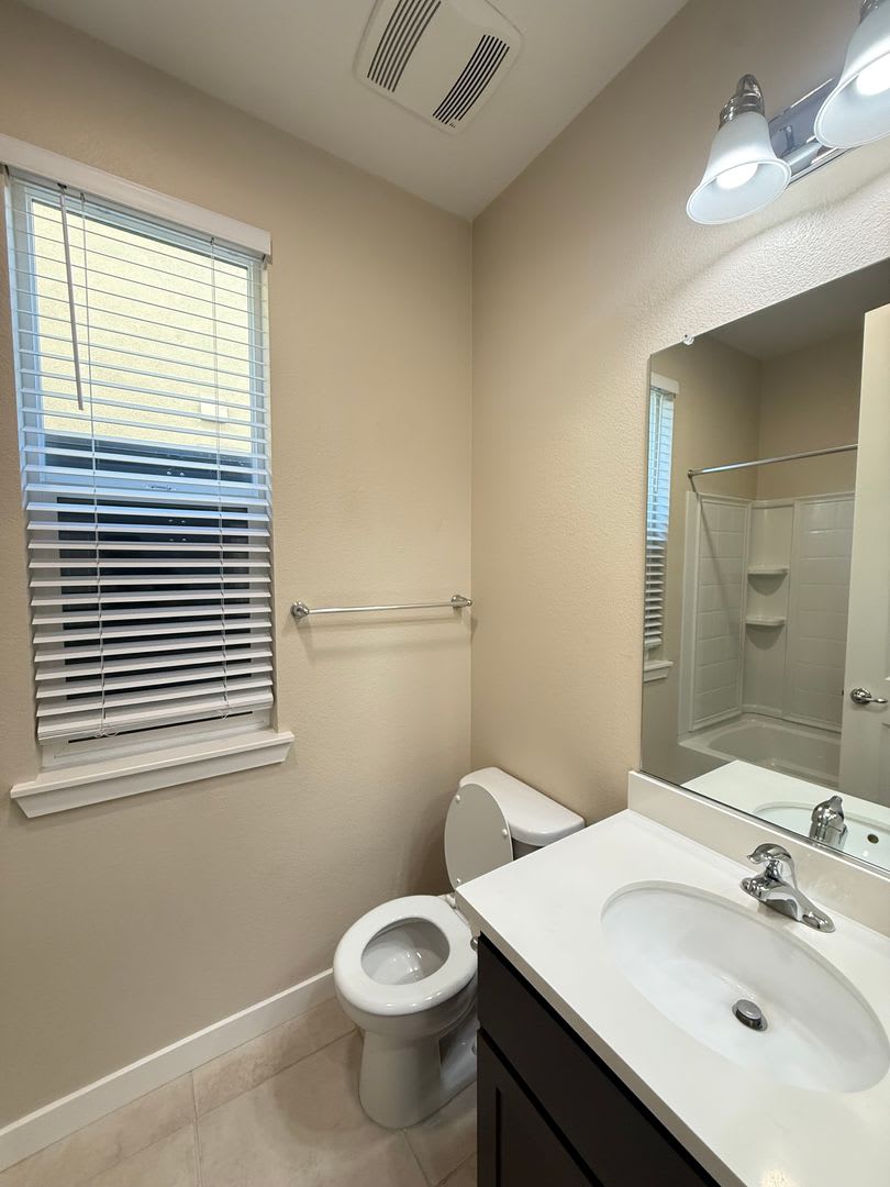 Beautiful Newer 4-Bedroom Home – photo 4