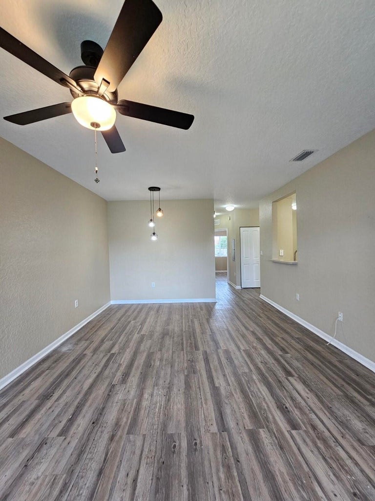 1063 Golden Lakes Blvd – photo 2