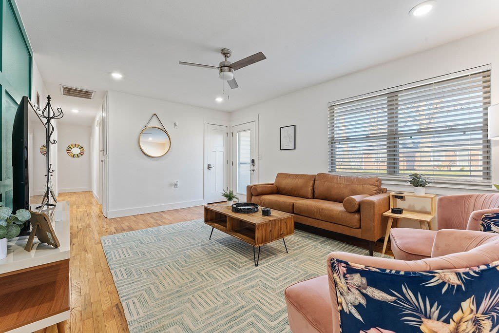 407 NW H Street – photo 4
